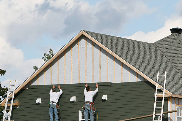 Professional Siding Contractor technician working in Glendora, NJ
